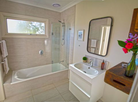 Mrs Simpson Cottage At Norala Garden - Accommodation Mt Buller 2