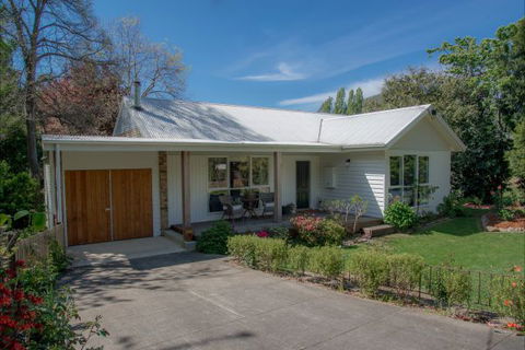 Mrs Simpson Cottage At Norala Garden - Accommodation Mt Buller 8