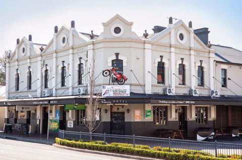 Pedens Hotel - Accommodation Mt Buller 0