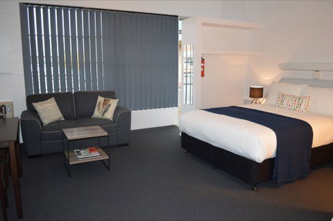 Penguin Seaside Motel - Accommodation Mt Buller 0