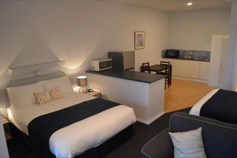 Penguin Seaside Motel - Accommodation Mt Buller 1