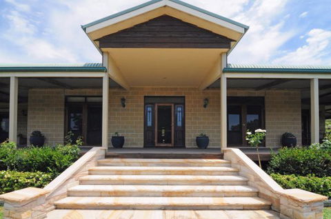 Reign Manor And Coach House - Accommodation Mt Buller 0