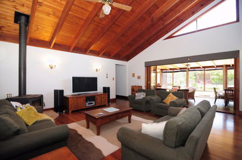 Reign Manor And Coach House - Accommodation Mt Buller 6