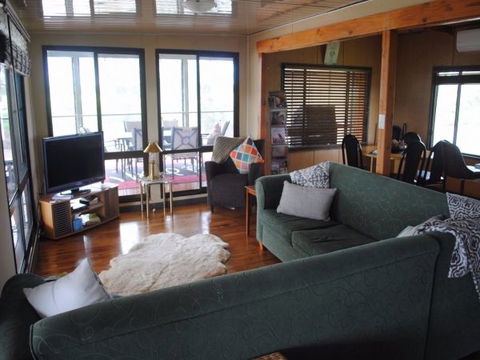 Riverside Farm Retreat B And B - Accommodation Mt Buller 4