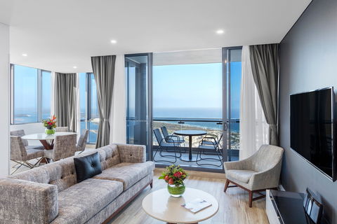 Meriton Suites Southport - Accommodation Mt Buller 1