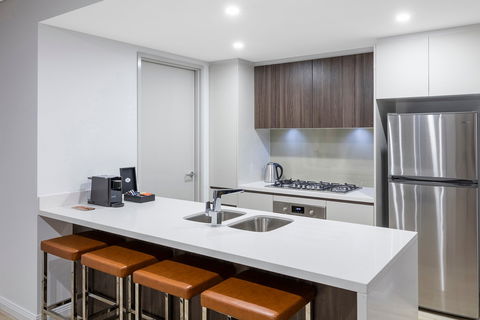 Meriton Suites Southport - Accommodation Mt Buller 3