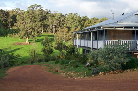 Blue House Bed And Breakfast - Accommodation Mt Buller 0