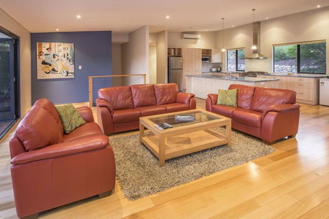 Caves Retreat - Accommodation Mt Buller 3