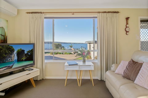 Eagle Heights Holiday Units - Scenic Unit - Accommodation Mt Buller 4