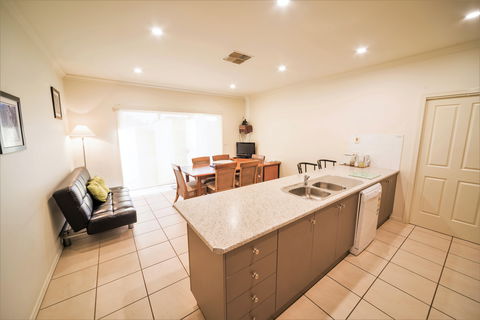 Shamore Apartments - Eleventh Street Mildura - Accommodation Mt Buller 8