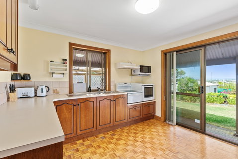 Century21 SouthCoast: Reef & Vines Port Noarlunga - Accommodation Mt Buller 2