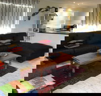 Flutterby's Beach Retreat Preston Beach