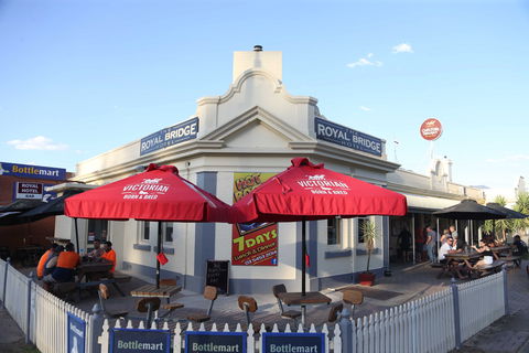 Royal Bridge Hotel, Barham - Accommodation Mt Buller 0