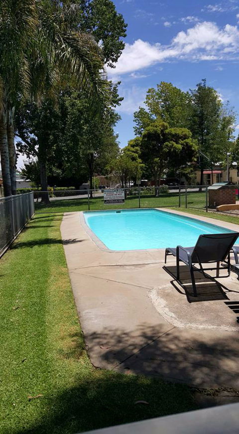 Young Caravan Tourist Park - Accommodation Mt Buller 1