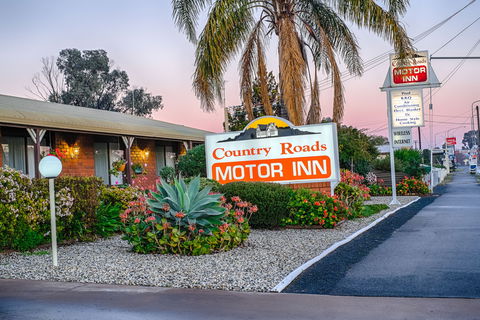 Country Roads Motor Inn - Accommodation Mt Buller 0