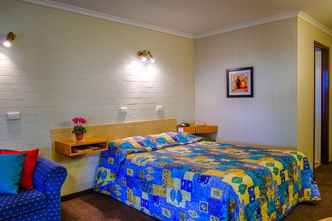 Country Roads Motor Inn - Accommodation Mt Buller 1