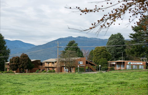 Mountain Creek Motel Bar And Restaurant - Accommodation Mt Buller 0