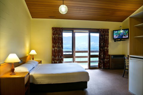 Mountain Creek Motel Bar And Restaurant - Accommodation Mt Buller 1