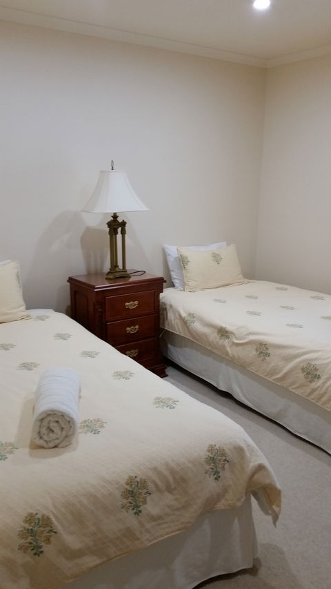 Carolynnes Cottages - Blue Wren Cottage - Accommodation Mt Buller 1