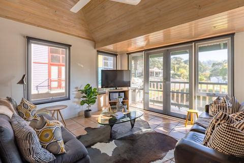 Dlux + Escape @ Lorne - Accommodation Mt Buller 0