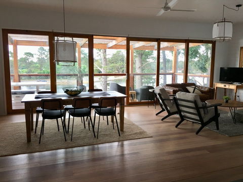 The Lakehouse Beechworth - Accommodation Mt Buller 2