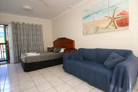 Tropical Palms Resort & 4WD Hire - Accommodation Mt Buller 2