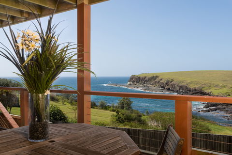 Absolute Oceanfront Cottage - Accommodation Mt Buller 0