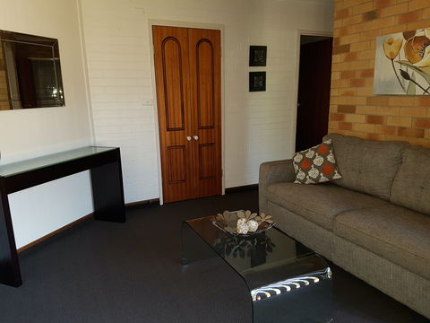Cousins Motor Inn - Accommodation Mt Buller 2