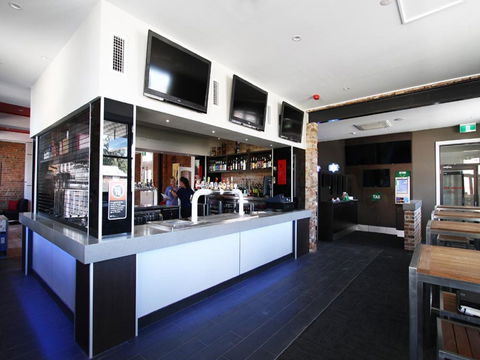 Cow And Calf Hotel - Accommodation Mt Buller 0