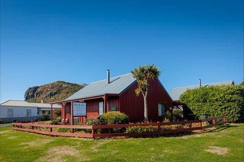 Pol And Pen Holiday Cottages - Accommodation Mt Buller 0