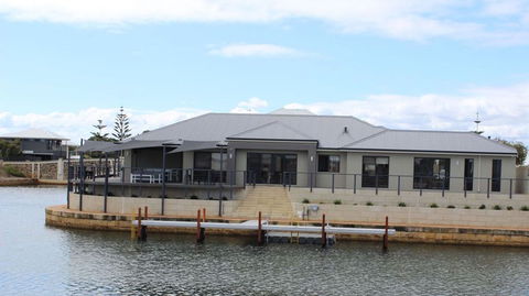 Port Bouvard Retreat - Large Family Friendly Canal Home With Private Jetty - Accommodation Mt Buller 0