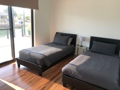 Port Bouvard Retreat - Large Family Friendly Canal Home With Private Jetty - Accommodation Mt Buller 2