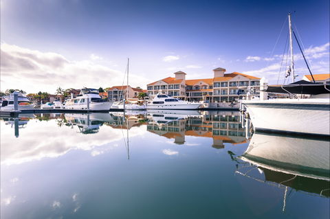 Ramada By Wyndham Hope Harbour - Accommodation Mt Buller 1