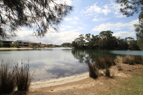 Ray Of Sunshine-Waterfront Reserve - Accommodation Mt Buller 1