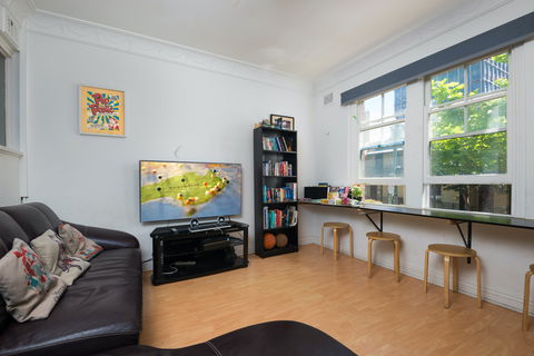 Sydney Star Backpackers - Accommodation Mt Buller 1