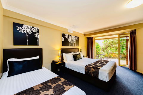 Best Western PLUS Ambassador On Ruthven - Accommodation Mt Buller 1