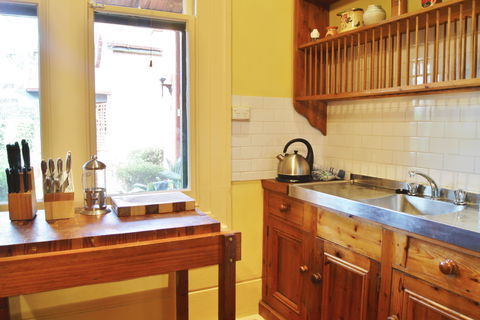Buxton Manor - Garden And Loft Apartment - Accommodation Mt Buller 2