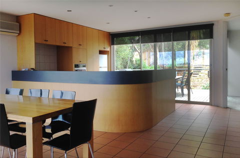 Dlux + Escape @ 83 Great Ocean Road Apartments Lorne - Accommodation Mt Buller 1