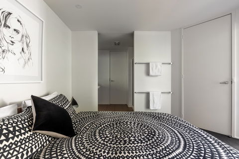 Dlux + Escape @ 83 Great Ocean Road Apartments Lorne - Accommodation Mt Buller 2