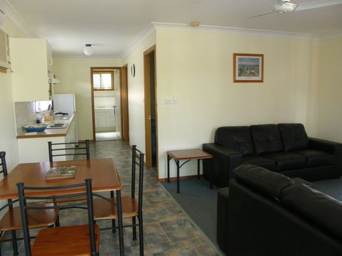 Dolphin Sands Holiday Villas - Accommodation Mt Buller 2