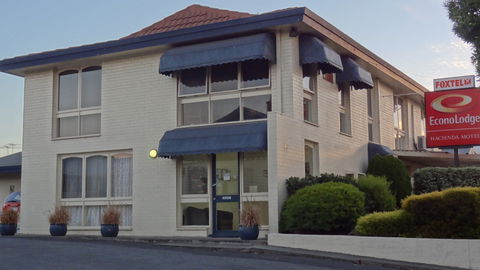 Econo Lodge Hacienda Motel - Accommodation Mt Buller 0