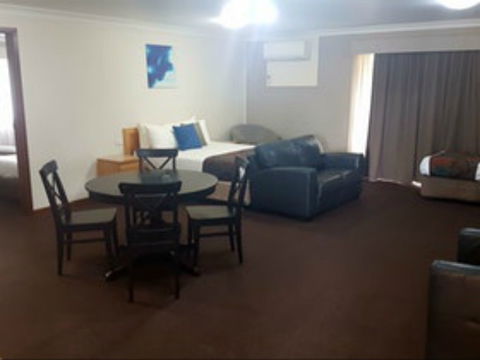 Hilltops Retreat Motor Inn - Accommodation Mt Buller 0