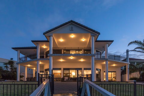 Port Lincoln Marina Luxury Escape - Accommodation Mt Buller 0