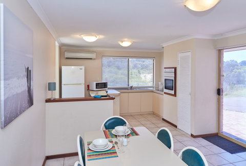 Preston Beach Front Apartment - Accommodation Mt Buller 1