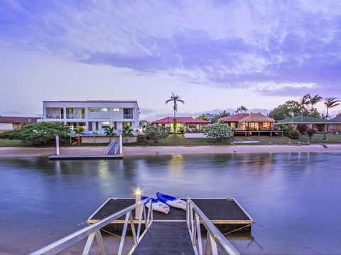 Riviera Waters Broadbeach - Vogue Holiday Homes - Accommodation Mt Buller 2