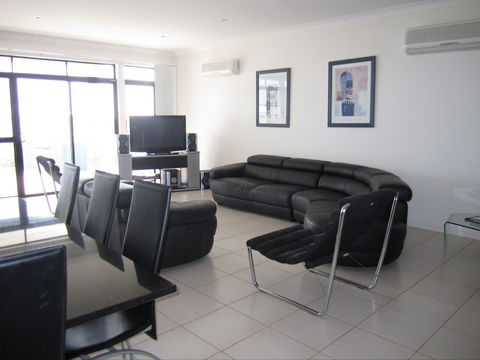 The Waterfront Dolphin - Accommodation Mt Buller 0