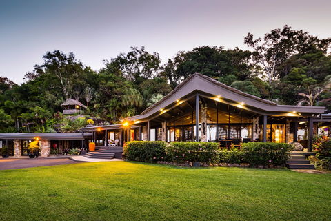 Trinity Beach Palace - Accommodation Mt Buller 1
