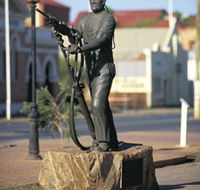 Miners Monument - Accommodation Mt Buller