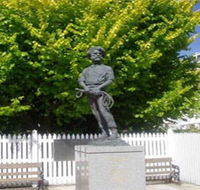 Alexander Cameron Statue - Accommodation Mt Buller