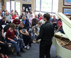 Artists On Parade Art Gallery - Accommodation Mt Buller 2